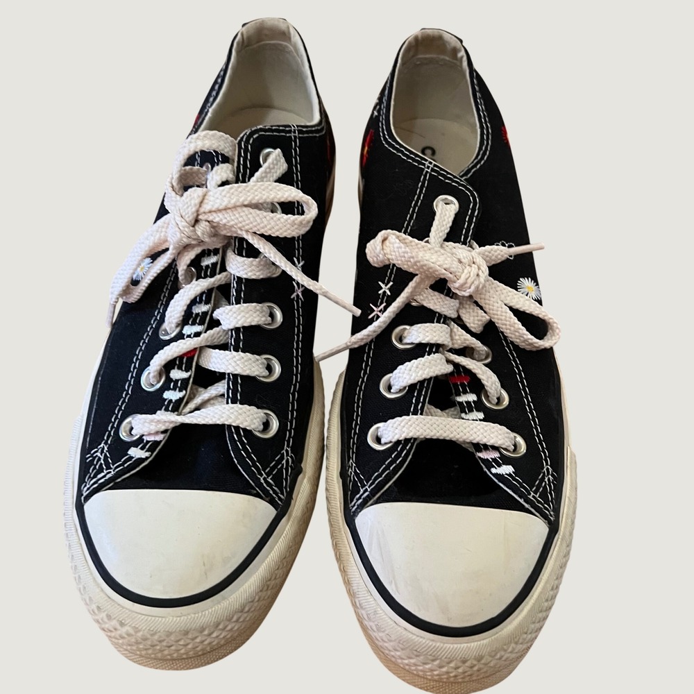 Converse Chuck Taylor All Star Lift Low Daisy Embroidery Sneakers Women's 9.5